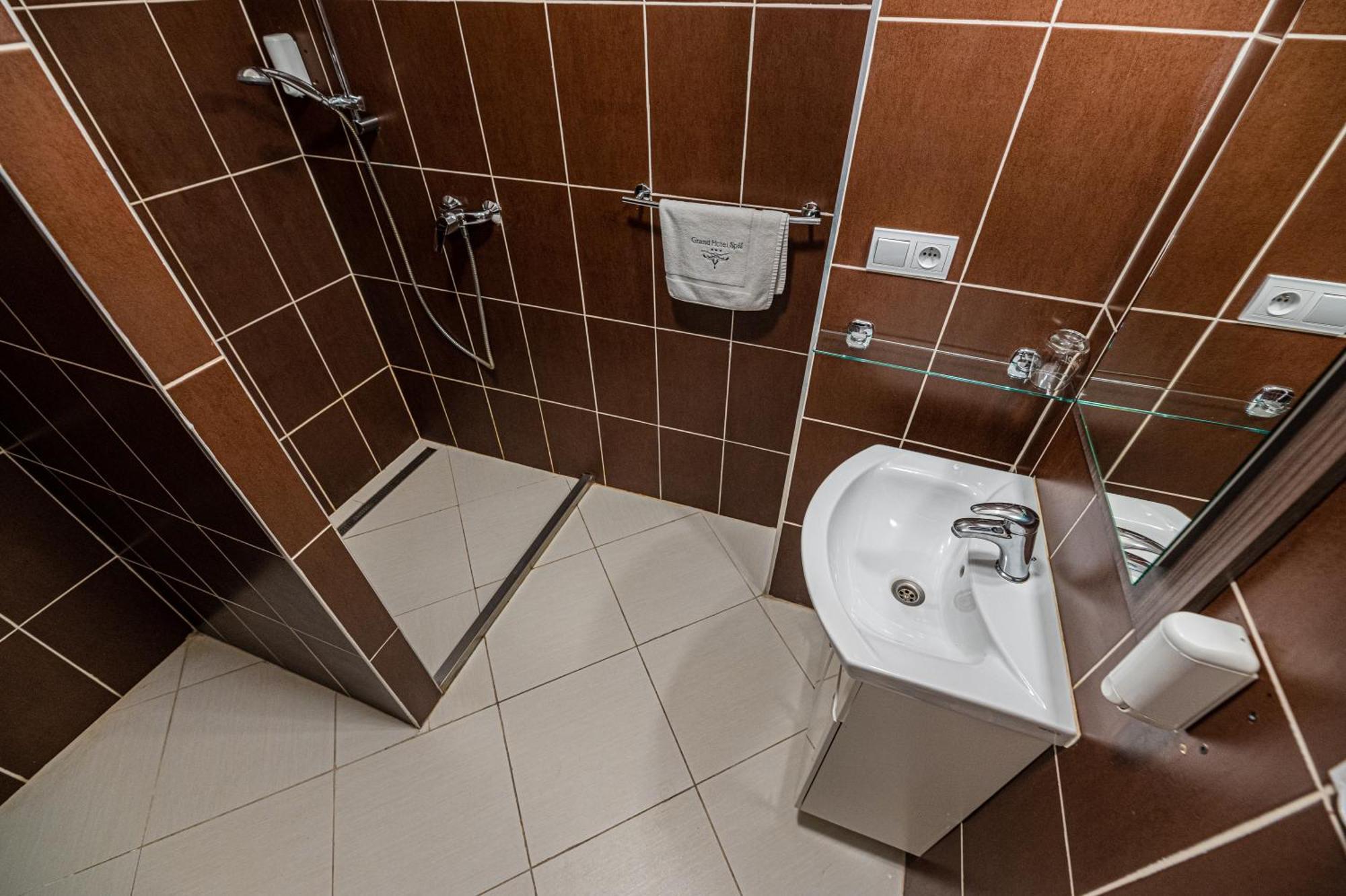 Grand Hotel Rooms Spišské Tomášovce Bagian luar foto