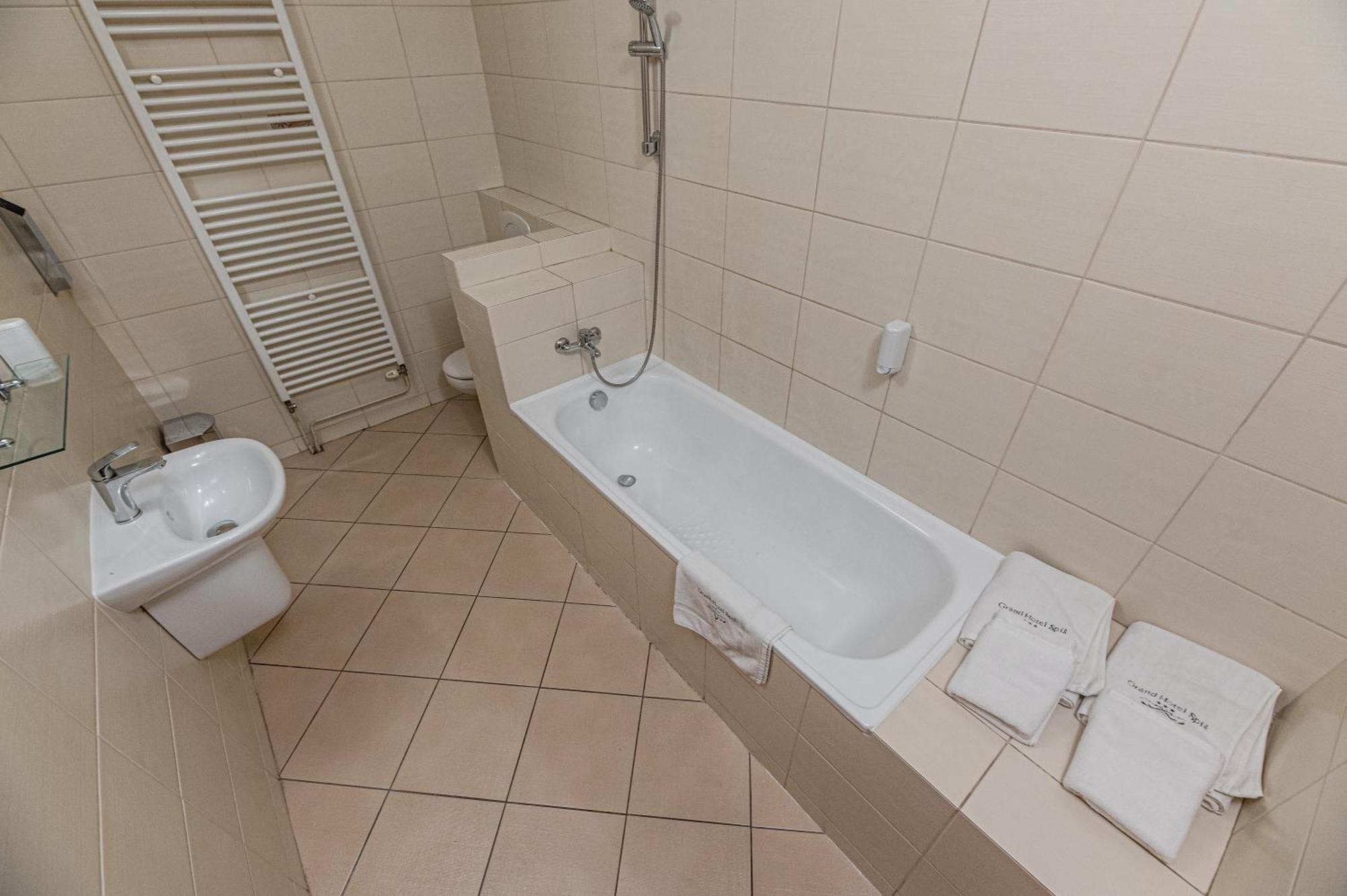 Grand Hotel Rooms Spišské Tomášovce Bagian luar foto