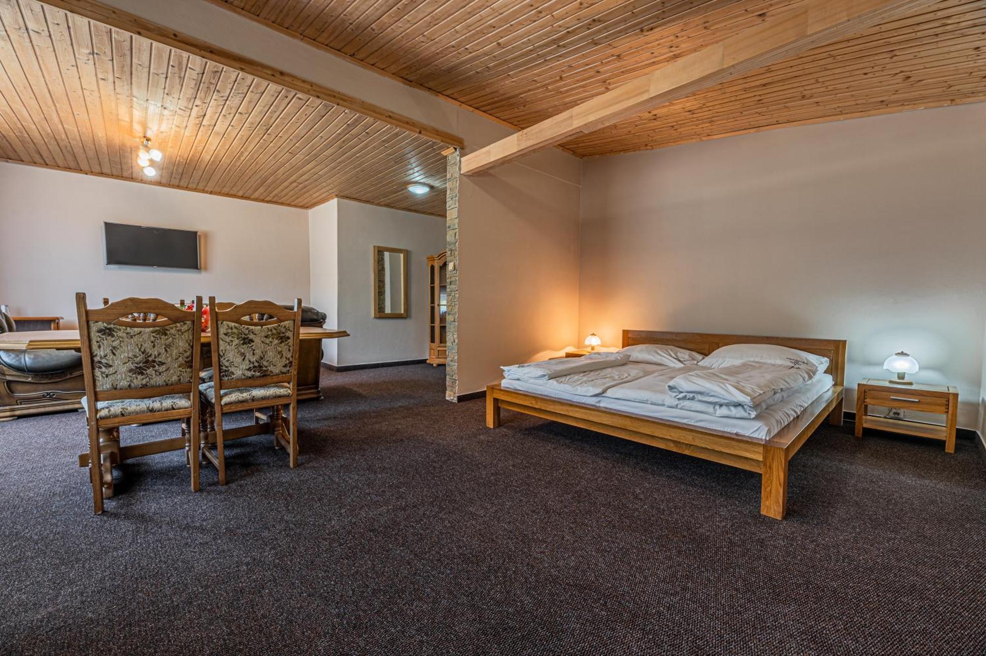 Grand Hotel Rooms Spišské Tomášovce Bagian luar foto